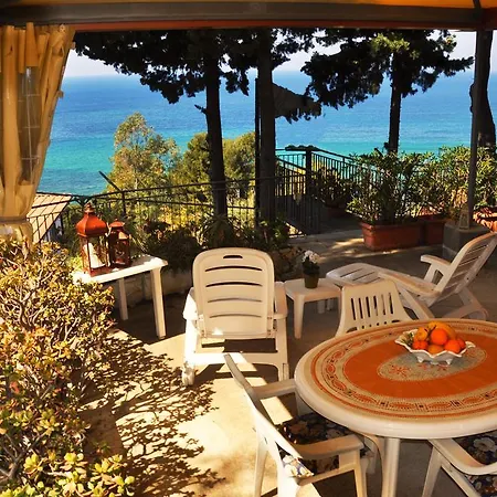 Laura Sea View Apartment *